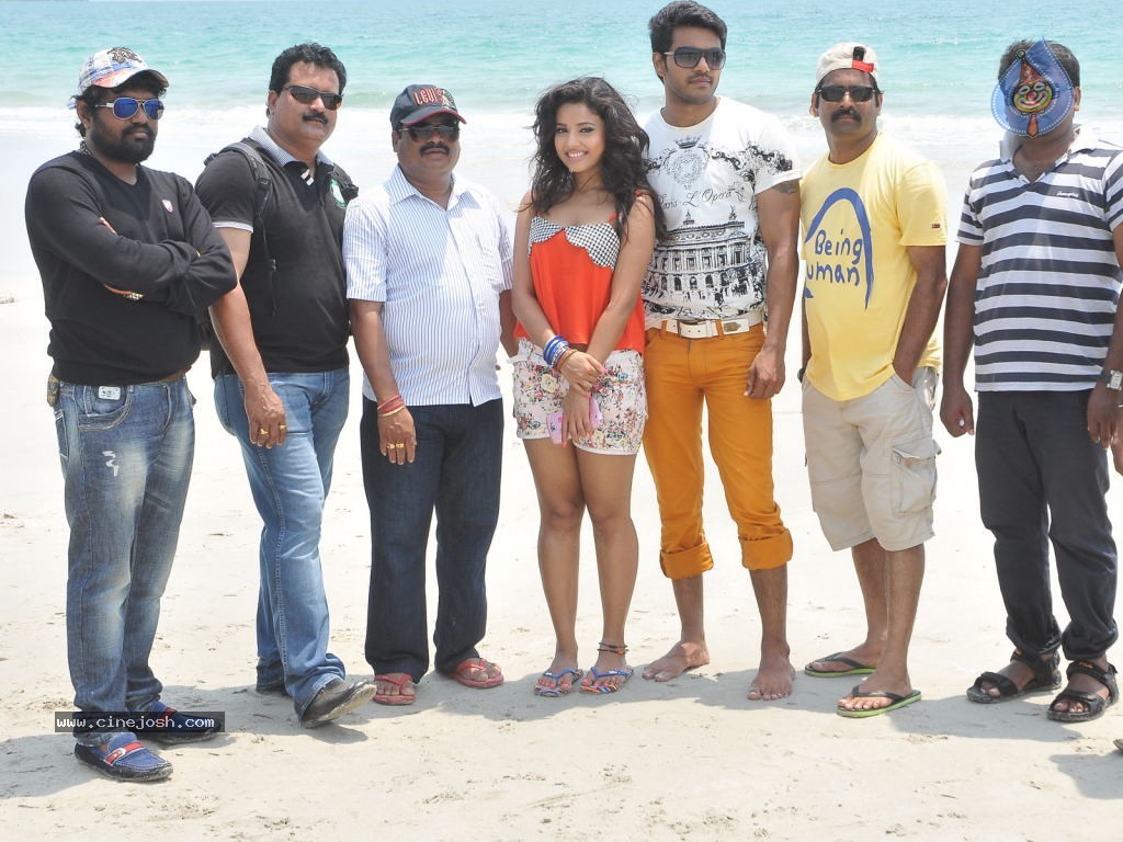 Chandrudilo Vunde Kundelu Stills n Walls - 14 / 33 photos