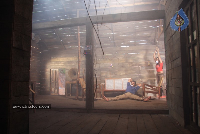 Chapter 6 Movie New Stills - 48 / 100 photos