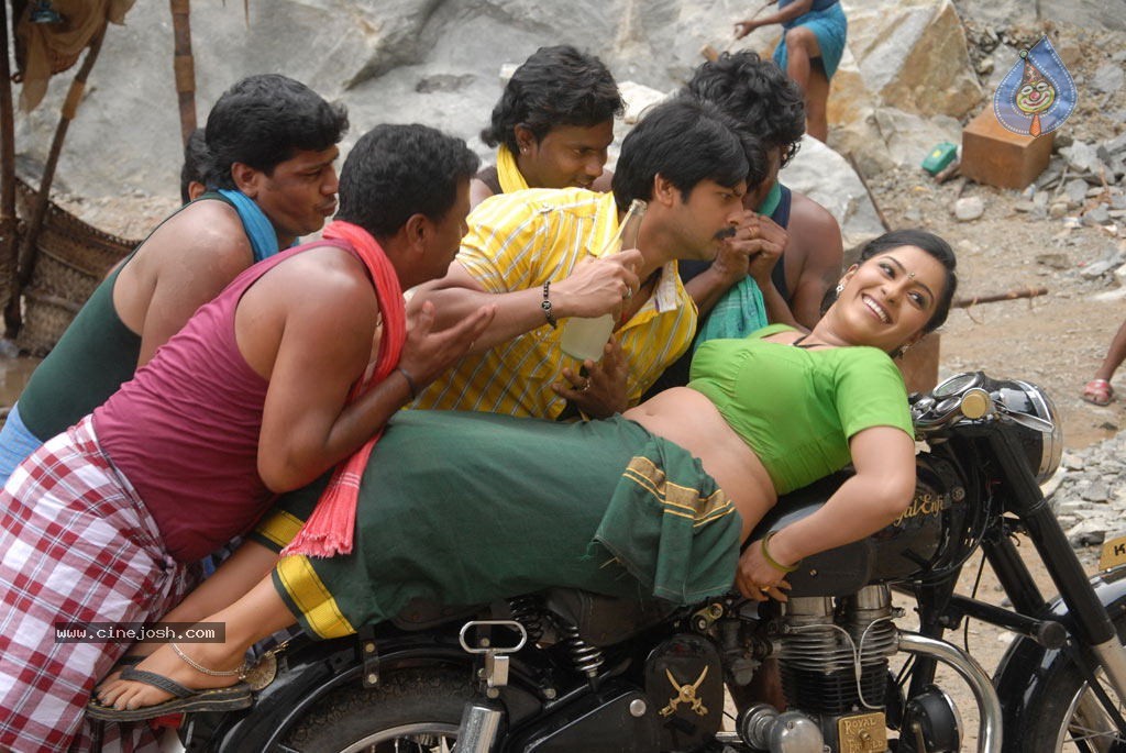 Chatriyavamsam Tamil Movie Stills - 16 / 46 photos