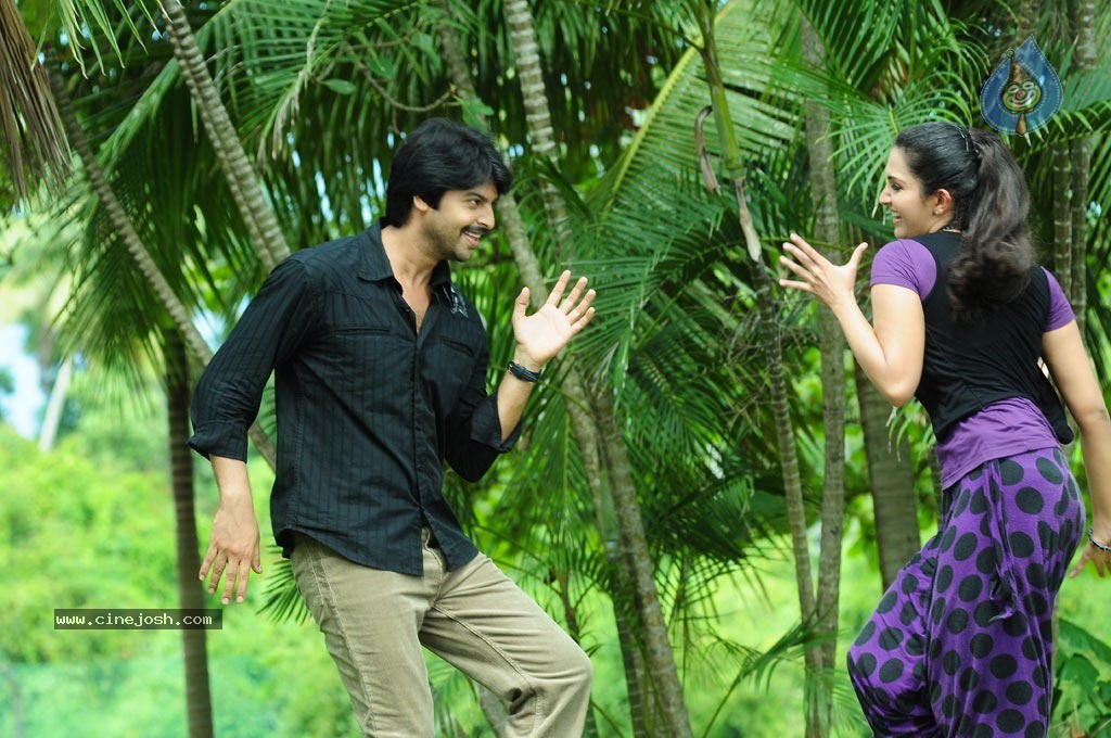 Chatriyavamsam Tamil Movie Stills - 17 / 46 photos