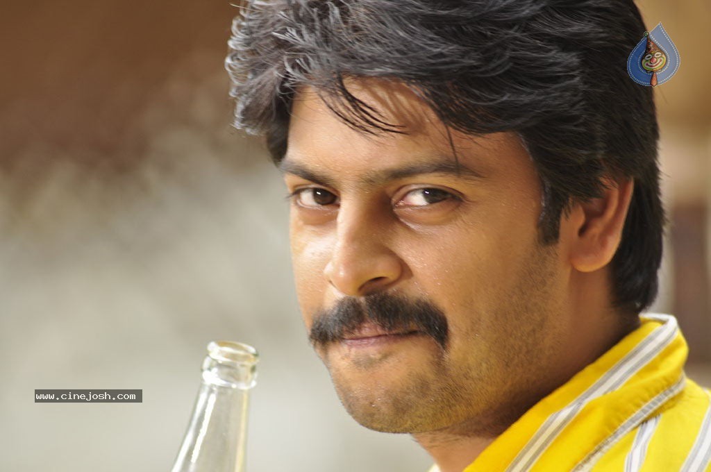 Chatriyavamsam Tamil Movie Stills - 23 / 46 photos