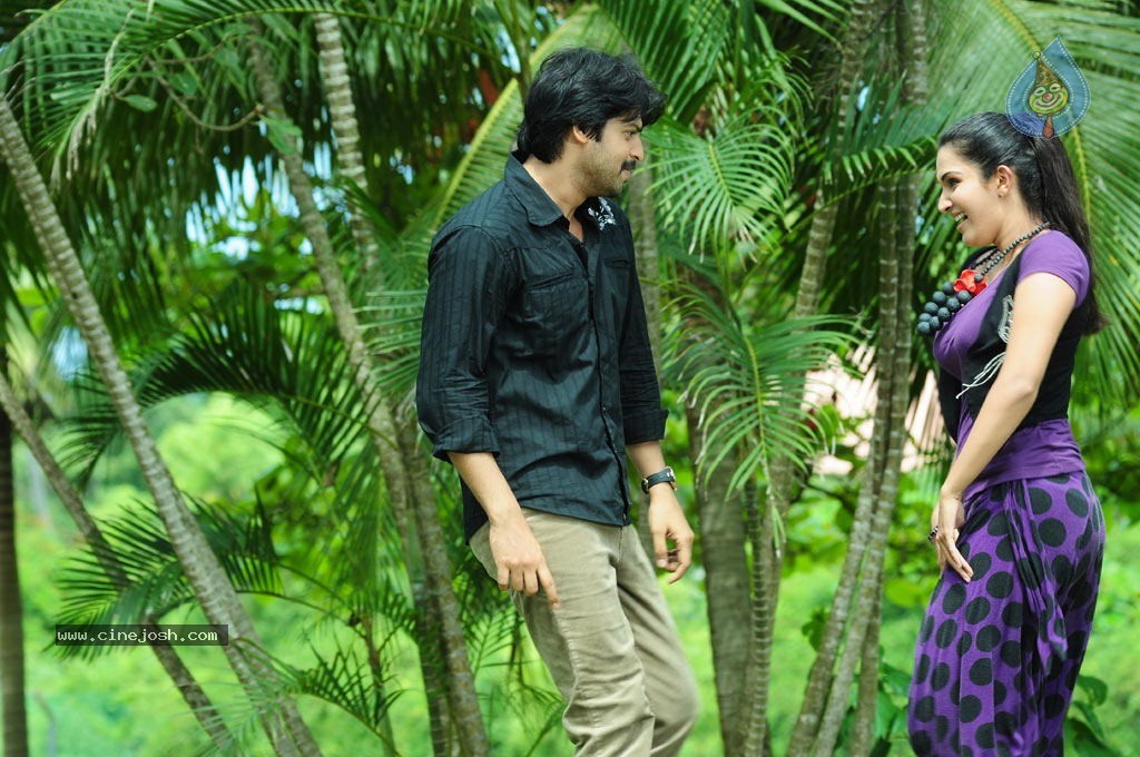 Chatriyavamsam Tamil Movie Stills - 33 / 46 photos