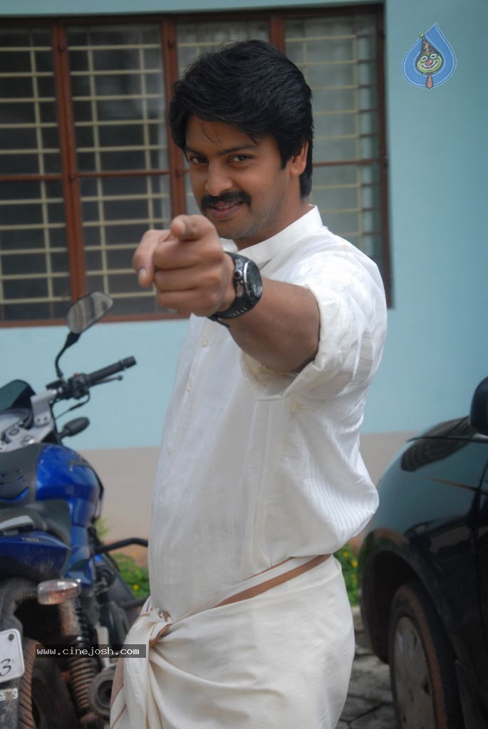 Chatriyavamsam Tamil Movie Stills - 37 / 46 photos