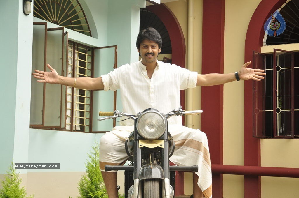 Chatriyavamsam Tamil Movie Stills - 41 / 46 photos