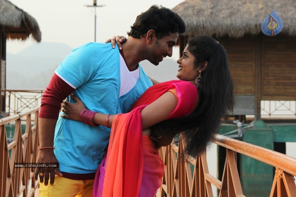 Chatting Movie New Photos - 34 / 62 photos