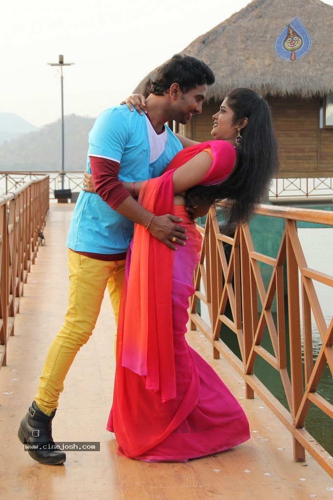 Chatting Movie New Photos - 42 / 62 photos