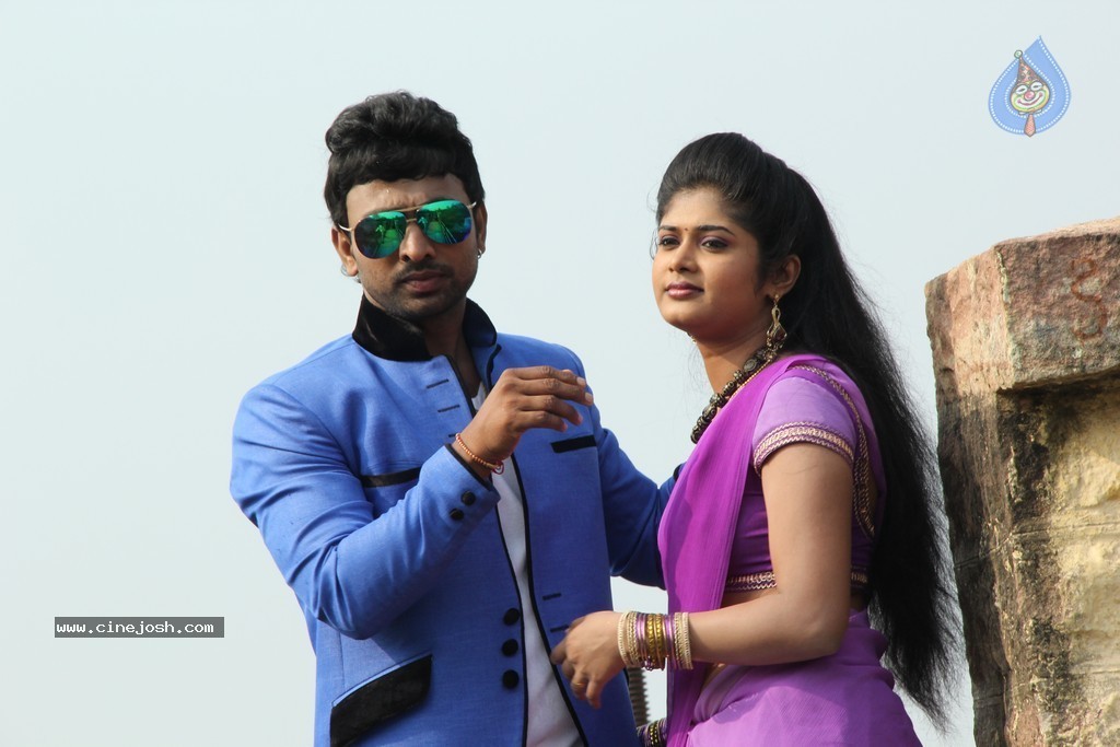 Chatting Movie New Photos - 43 / 62 photos