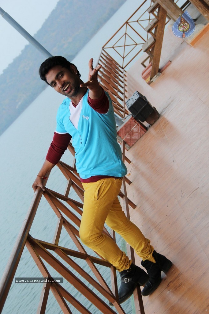 Chatting Movie New Photos - 46 / 62 photos