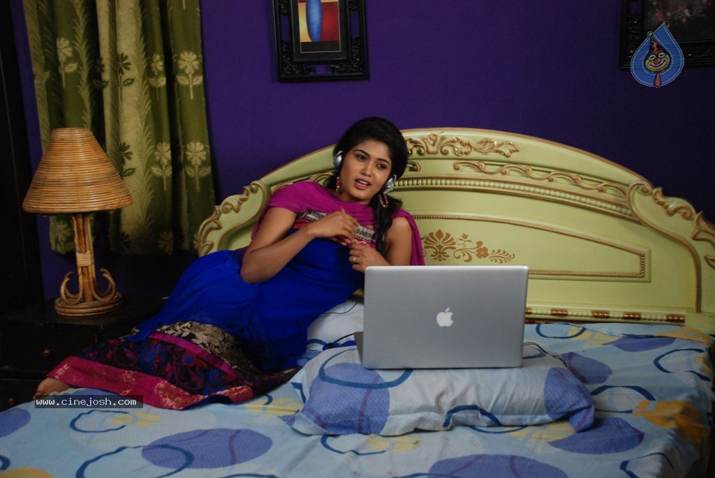 Chatting Movie Stills n Wallpapers - 2 / 38 photos