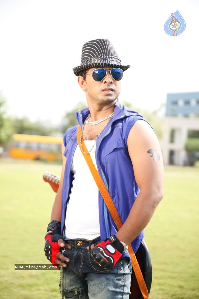 Chatting Movie Stills n Wallpapers - 5 / 38 photos