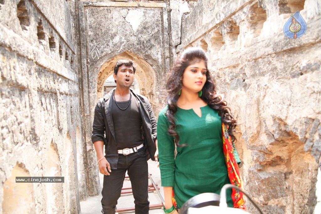 Chatting Movie Stills n Wallpapers - 34 / 38 photos