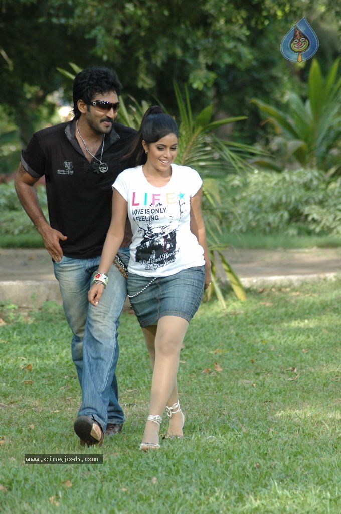 Chelagatam Movie New Stills - 24 / 30 photos