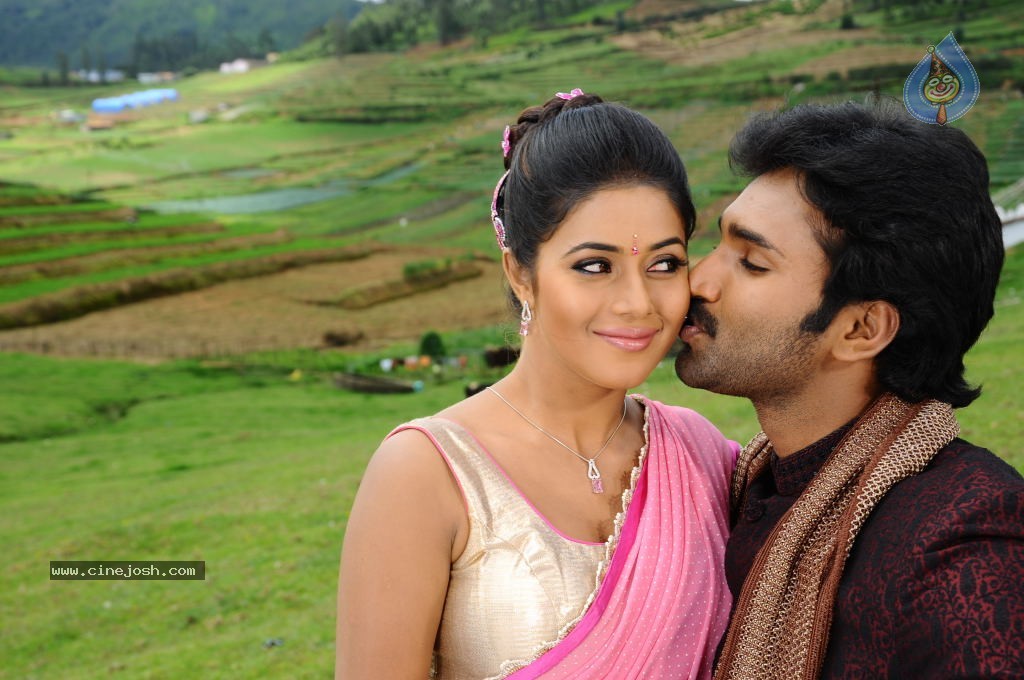 Chelagatam Movie Stills Gallery - 22 / 32 photos