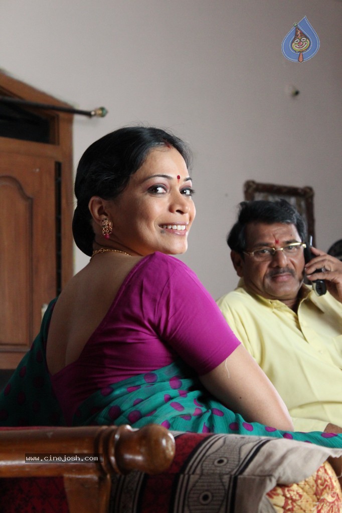 Chemistry Movie Stills and Walls - 9 / 41 photos