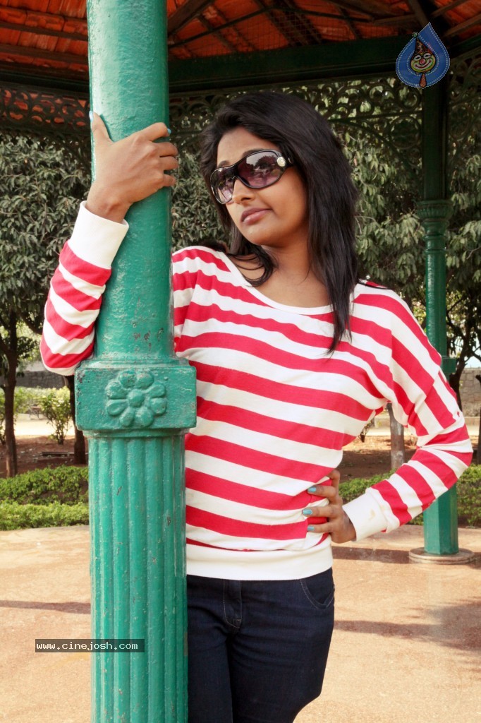 Chemistry Movie Stills and Walls - 14 / 41 photos