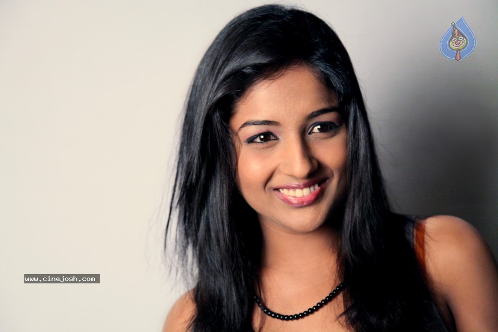 Chemistry Movie Stills and Walls - 17 / 41 photos