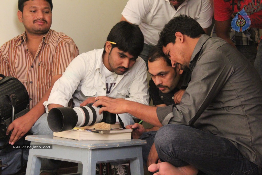 Chemistry Movie Stills and Walls - 21 / 41 photos