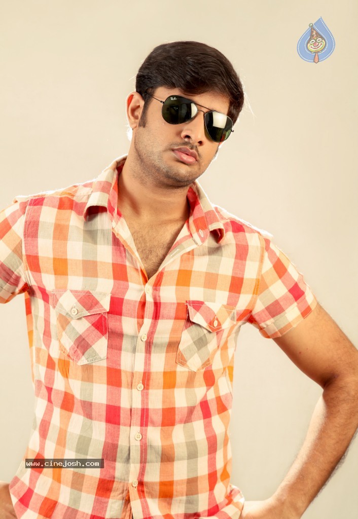 Chemistry Movie Stills and Walls - 25 / 41 photos