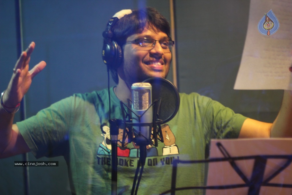 Chemistry Movie Stills and Walls - 31 / 41 photos