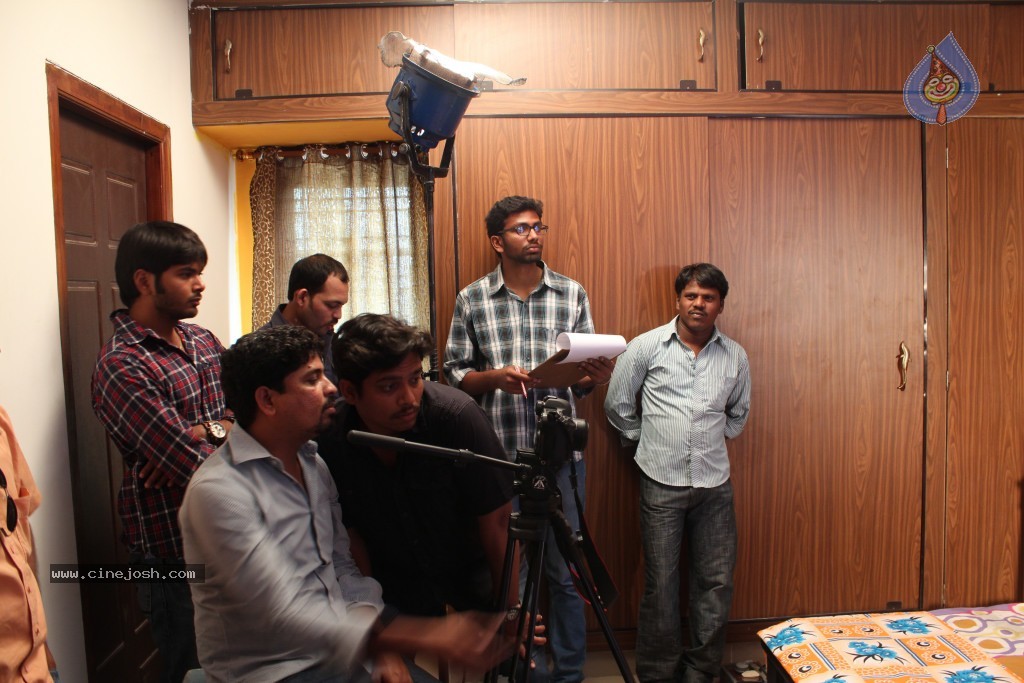 Chemistry Movie Stills and Walls - 39 / 41 photos