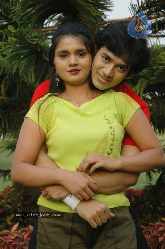 Chetilo Cheyyesi Movie Stills - 9 / 57 photos