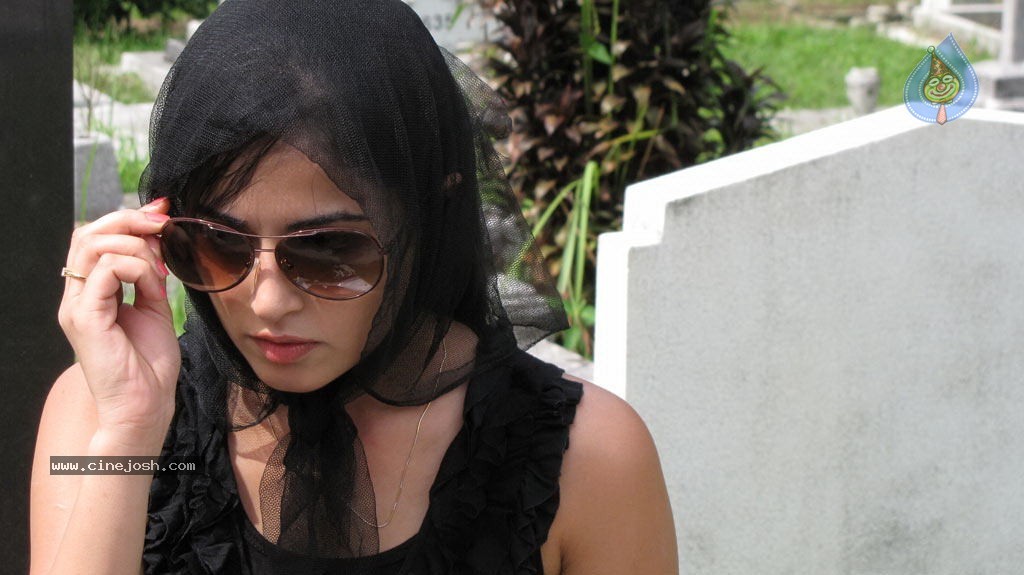 Chikki Mukki Tamil Movie Hot Stills - 6 / 48 photos