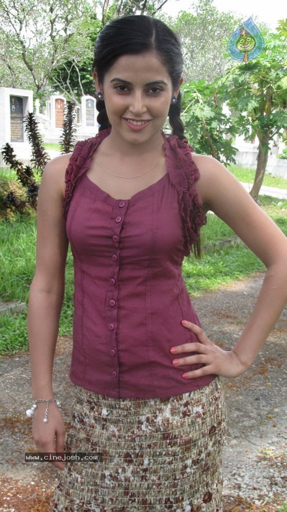 Chikki Mukki Tamil Movie Hot Stills - 7 / 48 photos