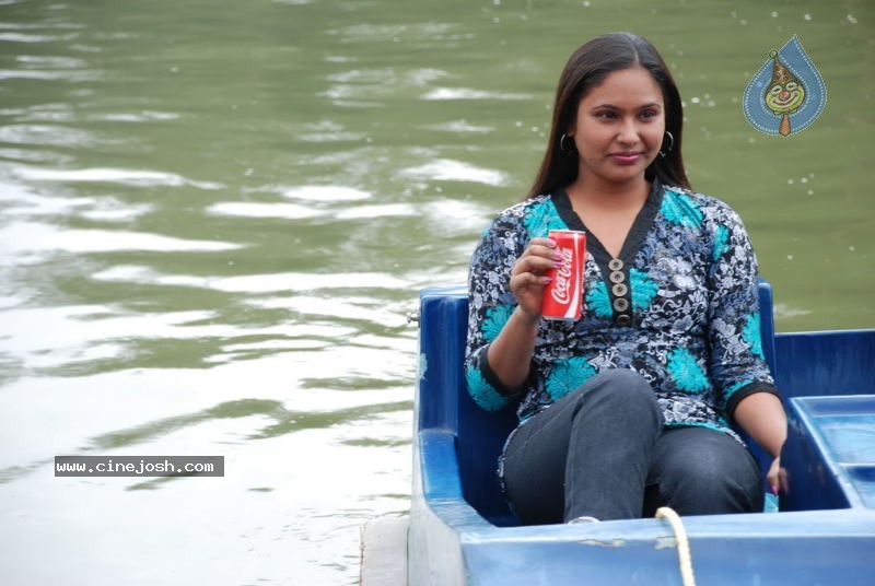 Chilipi Allarilo Chinni Aasa Movie New Stills - 6 / 25 photos