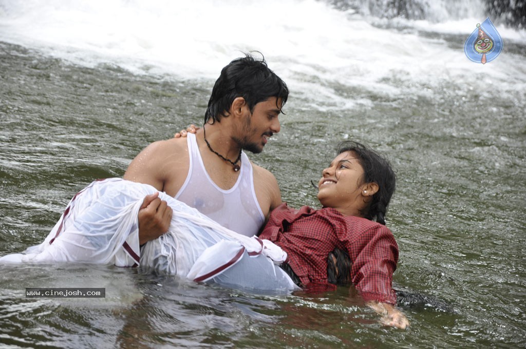 China Chiru Sinna Paraviagal Tamil Movie Stills - 6 / 47 photos