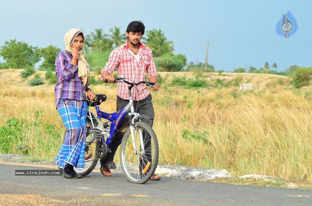 China Chiru Sinna Paraviagal Tamil Movie Stills - 19 / 47 photos