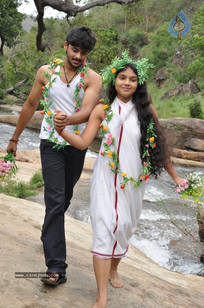 China Chiru Sinna Paraviagal Tamil Movie Stills - 21 / 47 photos