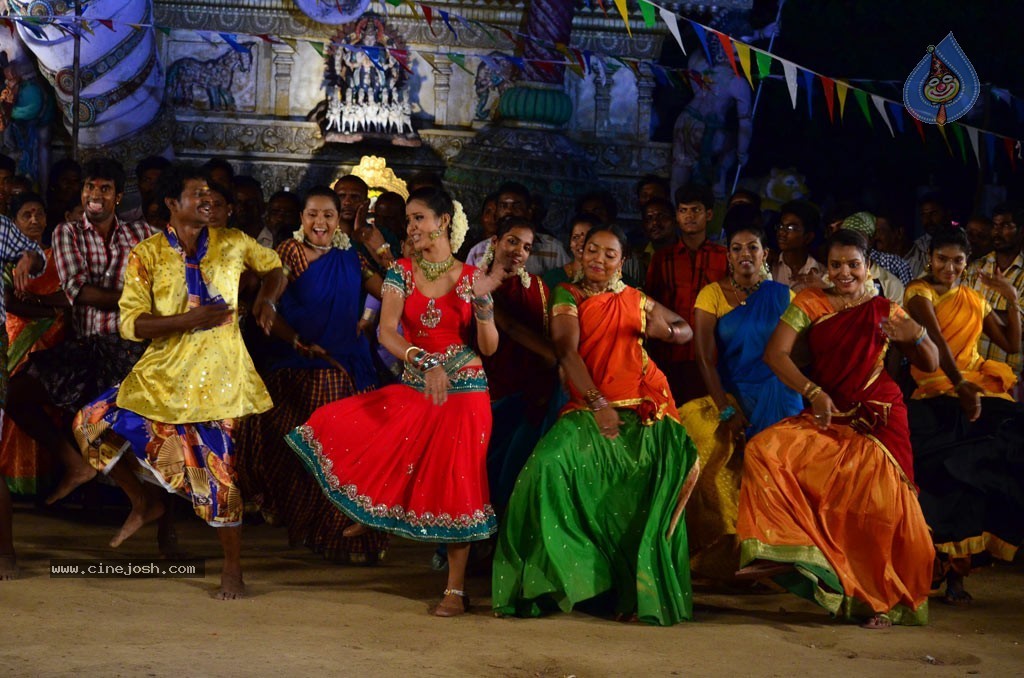 China Chiru Sinna Paraviagal Tamil Movie Stills - 23 / 47 photos