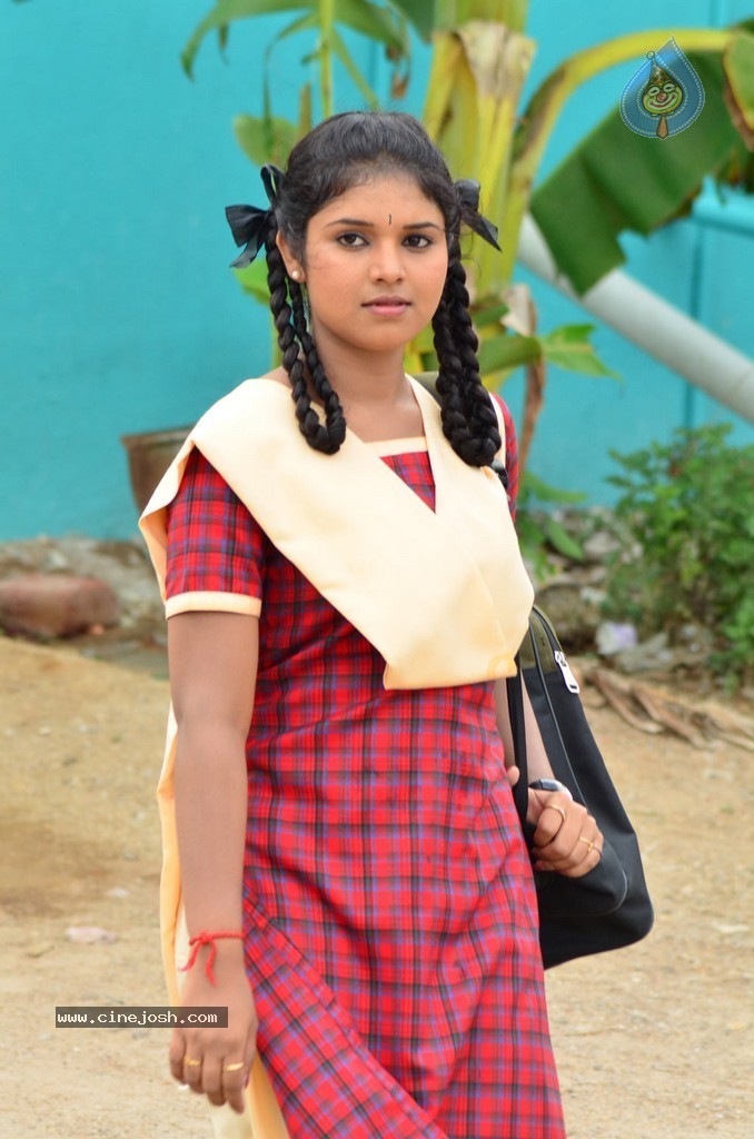 China Chiru Sinna Paraviagal Tamil Movie Stills - 27 / 47 photos