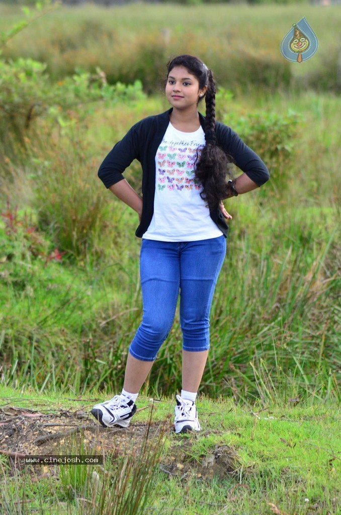 China Chiru Sinna Paraviagal Tamil Movie Stills - 28 / 47 photos