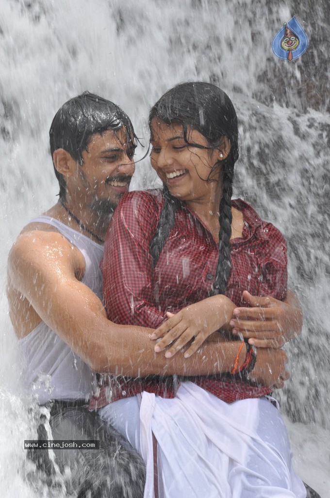 China Chiru Sinna Paraviagal Tamil Movie Stills - 35 / 47 photos