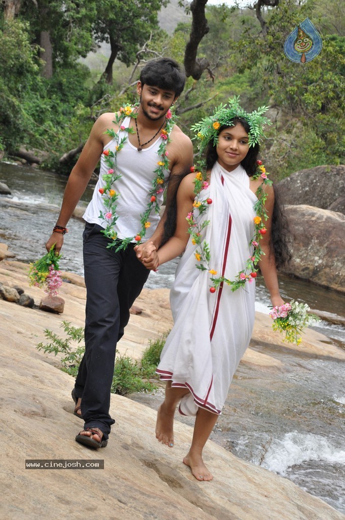 China Chiru Sinna Paraviagal Tamil Movie Stills - 46 / 47 photos