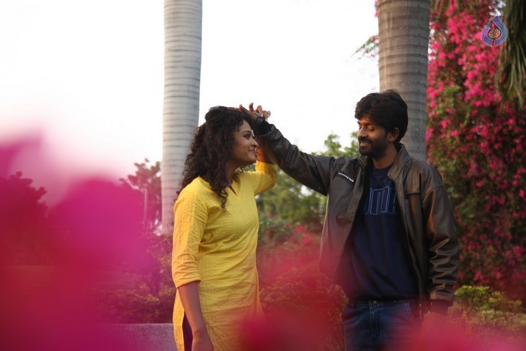 Chinni Chinni Ashalu Nalo Regene Photos and Posters - 1 / 21 photos