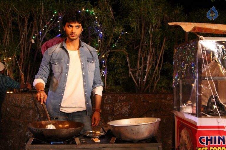 Chiru Godavalu Movie Photos and Posters - 10 / 48 photos