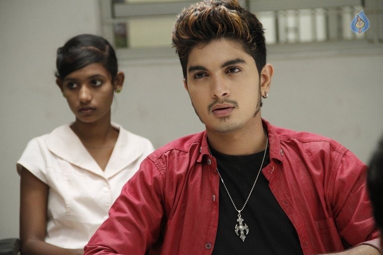 Chiru Godavalu Movie Photos and Posters - 27 / 48 photos