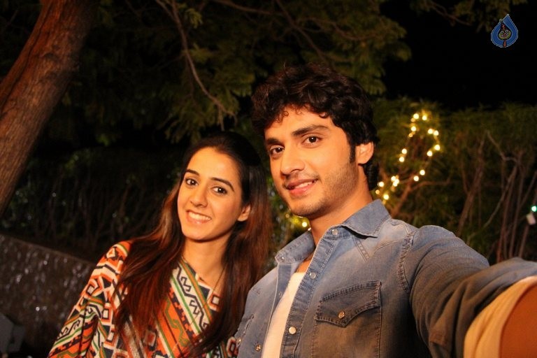 Chiru Godavalu Movie Photos and Posters - 46 / 48 photos