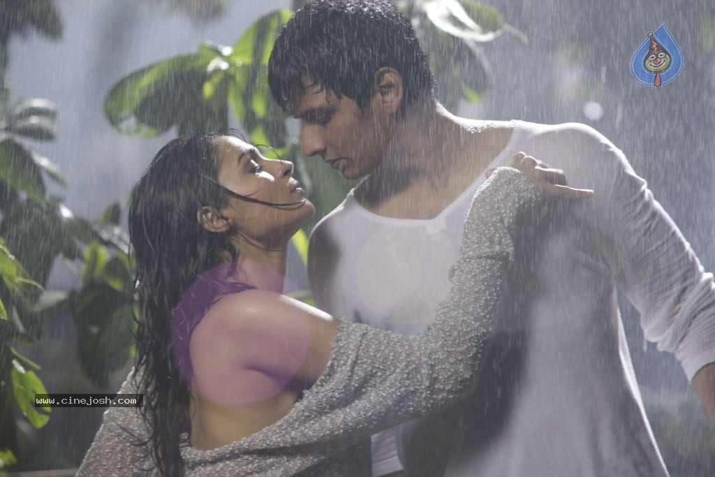 Chirunavvula Chirujallu Stills n Walls - 10 / 50 photos