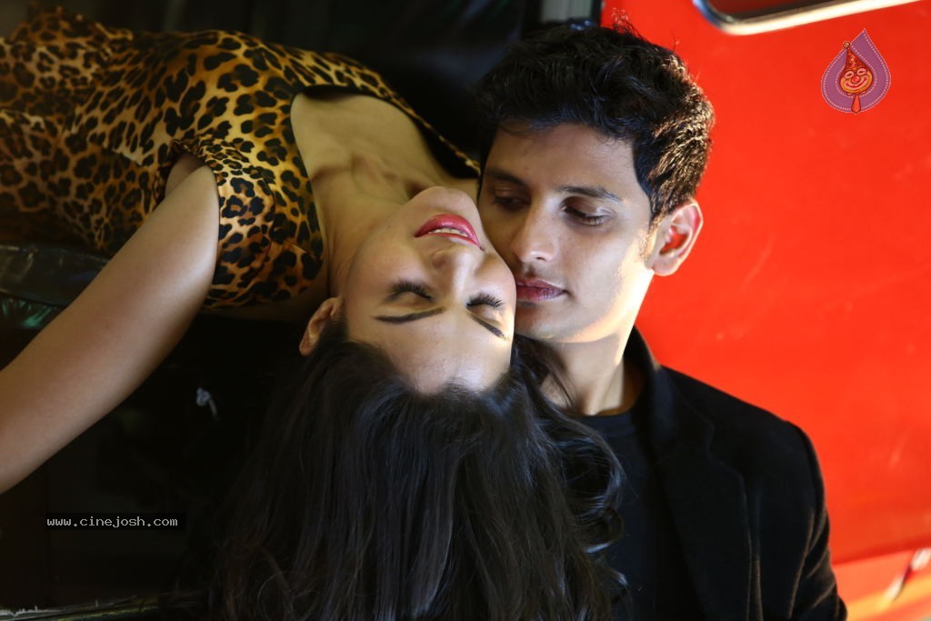 Chirunavvula Chirujallu Stills n Walls - 47 / 50 photos