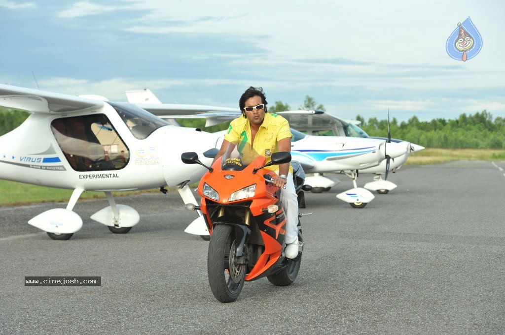 Chukkalanti Ammayi Chakkanaina Abbai Spicy Stills - 27 / 55 photos