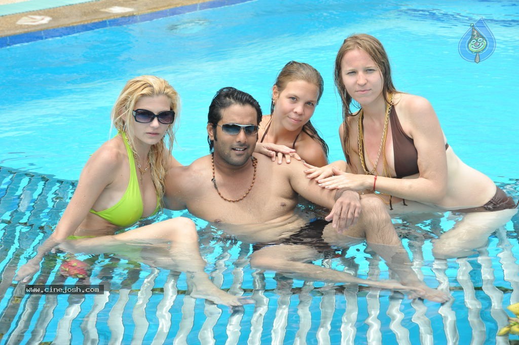 Chukkalanti Ammayi Chakkanaina Abbai Spicy Stills - 32 / 55 photos