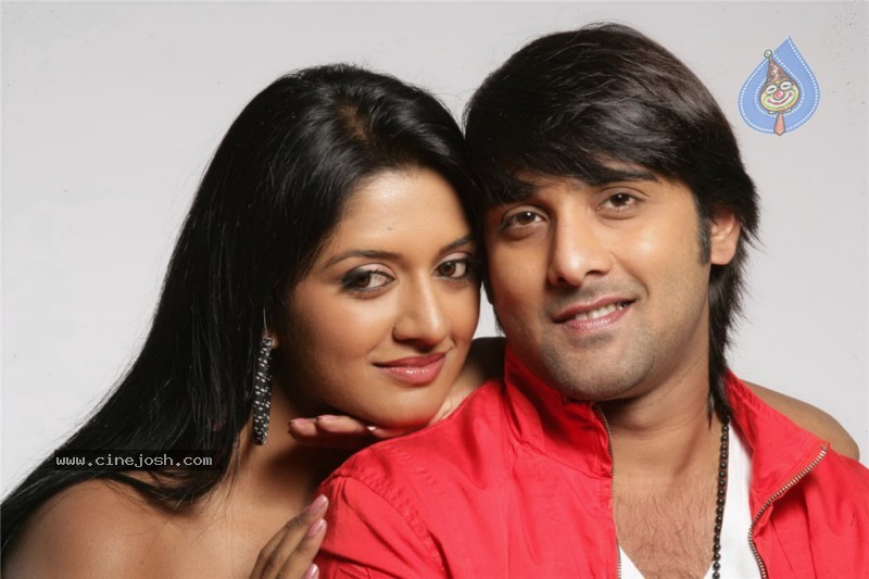 Chukkalanti Ammayi Chakkanaina Abbai Movie Pics - 25 / 36 photos