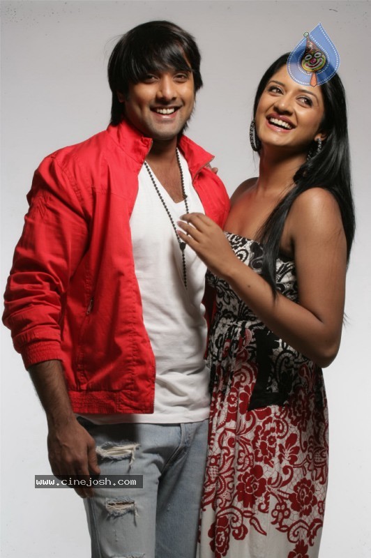 Chukkalanti Ammayi Chakkanaina Abbai Movie Pics - 36 / 36 photos