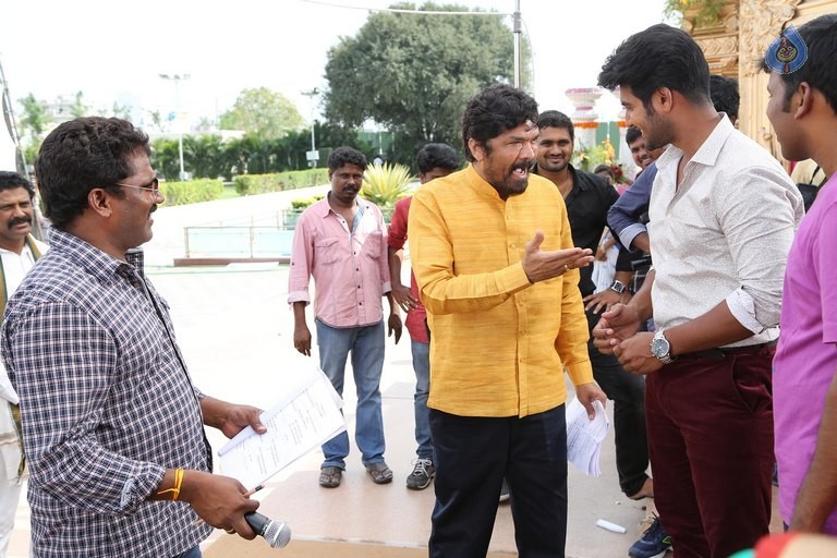 Chuttalabbayi Movie New Photos - 10 / 17 photos