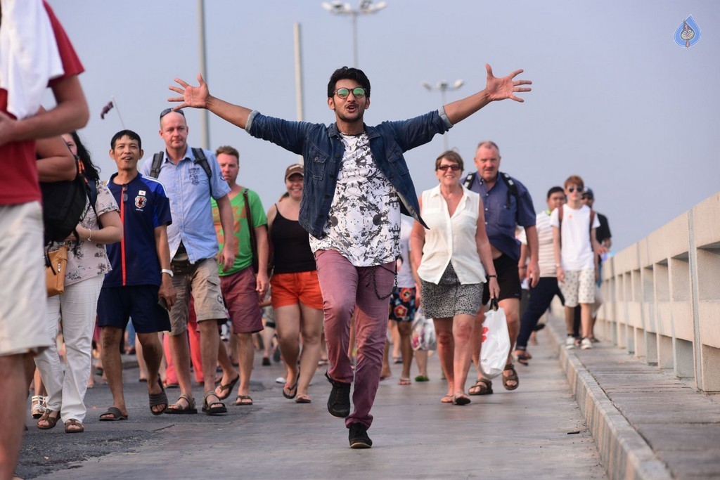 Chuttalabbayi New Photos and Posters - 9 / 15 photos