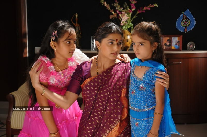 Collector Gari Bharya Movie New Stills - 22 / 56 photos
