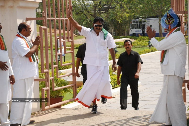 Collector Gari Bharya Movie New Stills - 29 / 56 photos